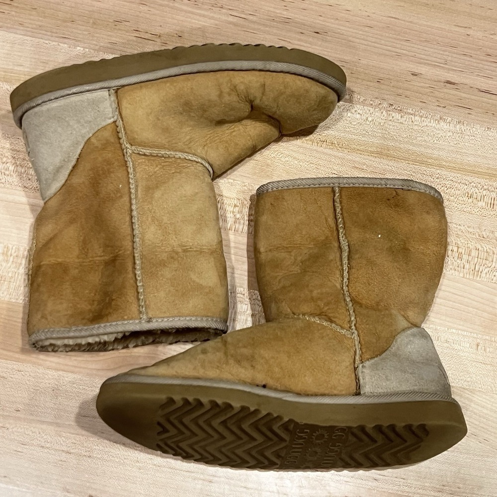 Authentic UGG Classic Sheepskin ‎ Shearling Two-Toned Boots Womens Size 7